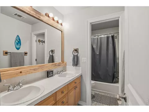 Bath - 25042 E Davies Dr, Aurora, CO 80016 photo 3 of 4