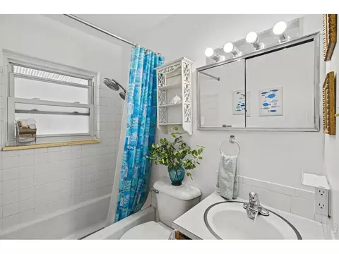 Bath - 515 7th St, Windsor, CO 80550 photo 1 of 2