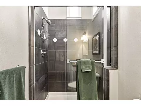 Bath - 15 Arrowleaf Ct, Boulder, CO 80304 photo 3 of 4
