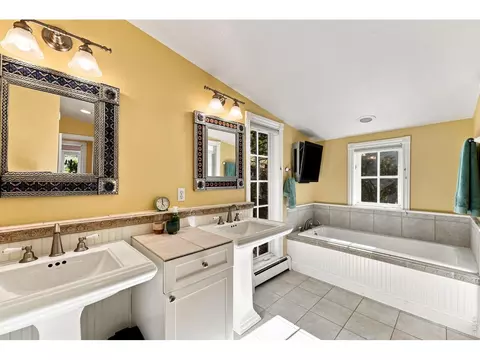 Bath - 15 Arrowleaf Ct, Boulder, CO 80304 photo 4 of 4