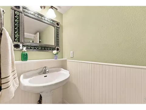 Bath - 15 Arrowleaf Ct, Boulder, CO 80304 photo 1 of 4