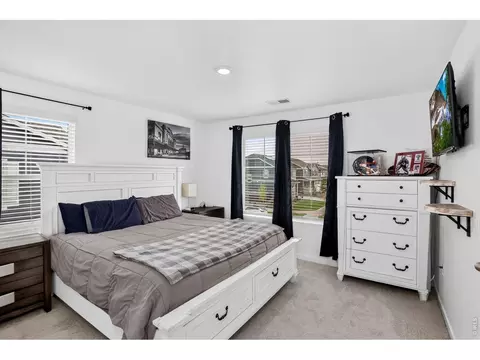 Bedroom - 27671 E Byers Ave, Aurora, CO 80018 photo 6 of 6