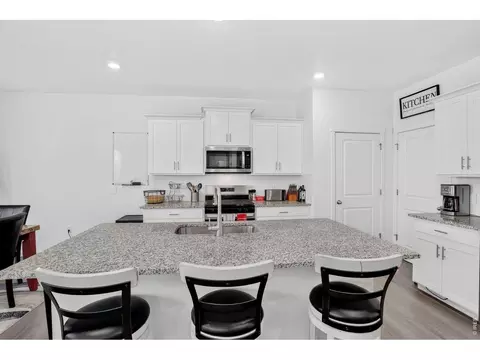 Kitchen - 27671 E Byers Ave, Aurora, CO 80018 photo 2 of 3