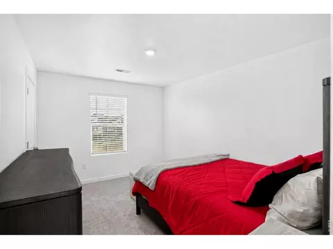 Bedroom - 27671 E Byers Ave, Aurora, CO 80018 photo 5 of 6