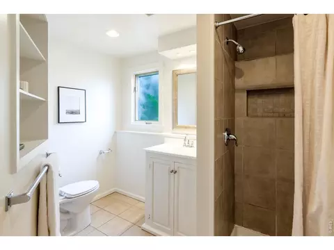 Bath - 4547 Ashfield Dr, Boulder, CO 80301 photo 3 of 4
