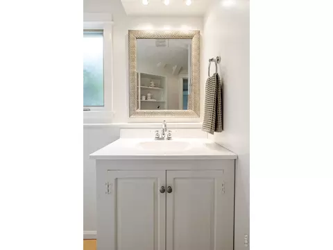 Bath - 4547 Ashfield Dr, Boulder, CO 80301 photo 4 of 4