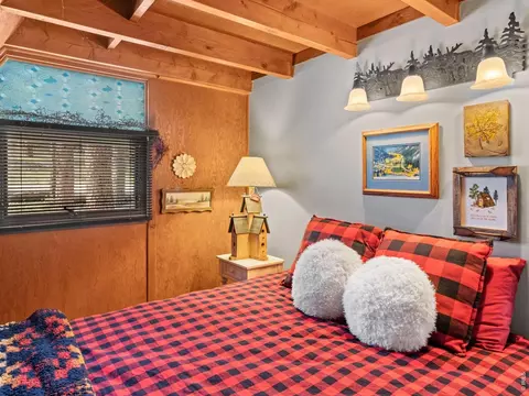 Bedroom - 847 Hemlock Dr, Lyons, CO 80540 photo 2 of 3