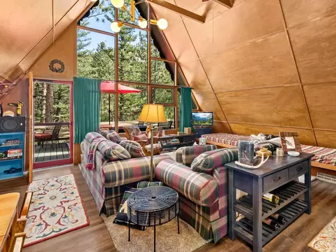 Living - 847 Hemlock Dr, Lyons, CO 80540 photo 2 of 3