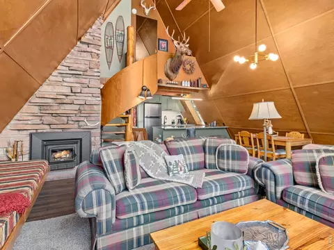 Living - 847 Hemlock Dr, Lyons, CO 80540 photo 1 of 3