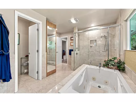 Bath - 385 Fox Dr, Boulder, CO 80303 photo 2 of 6
