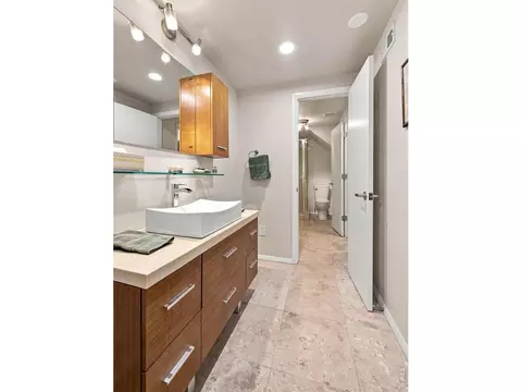 Bath - 385 Fox Dr, Boulder, CO 80303 photo 5 of 6