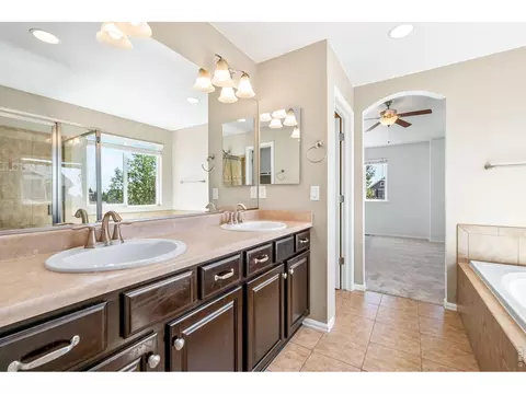 Bath - 8597 Raspberry Dr, Longmont, CO 80504 photo 3 of 3