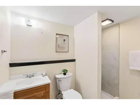 Bath - 2971 Eagle Way, Boulder, CO 80301 photo 3 of 3
