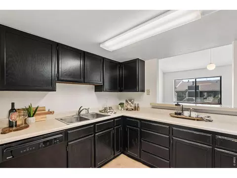 Kitchen - 2971 Eagle Way, Boulder, CO 80301 photo 2 of 3