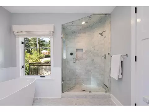 Bath - 601 15th St, Boulder, CO 80302 photo 3 of 4