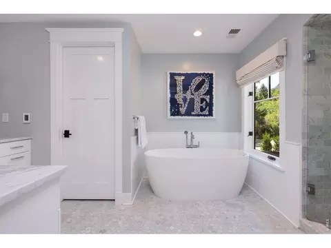 Bath - 601 15th St, Boulder, CO 80302 photo 2 of 4