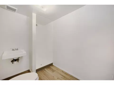 Bath - 1510 Chambers Dr, Boulder, CO 80305 photo 5 of 5