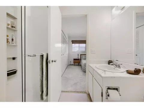 Bath - 1510 Chambers Dr, Boulder, CO 80305 photo 2 of 5