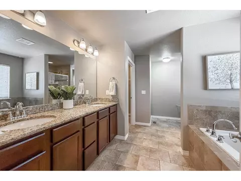 Bath - 2158 Lamborn Ct, Berthoud, CO 80513 photo 2 of 5