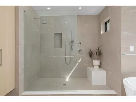 Bath - 3560 16th St, Boulder, CO 80304 photo 4 of 7