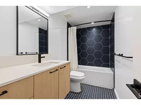 Bath - 3560 16th St, Boulder, CO 80304 photo 7 of 7