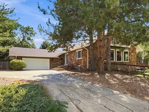 9004 Walker Rd, Niwot, CO 80503
