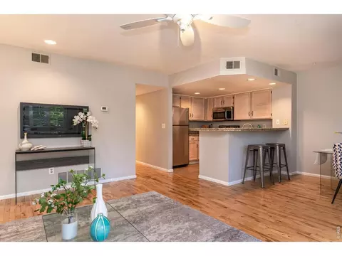 Living - 935 Broadway #103, Boulder, CO 80302 photo 4 of 5