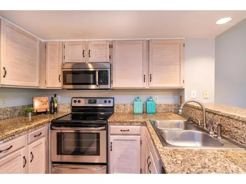 Kitchen - 935 Broadway #103, Boulder, CO 80302 photo 2 of 3