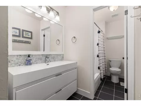Bath - 4264 Monroe Dr #C, Boulder, CO 80303 photo 2 of 3