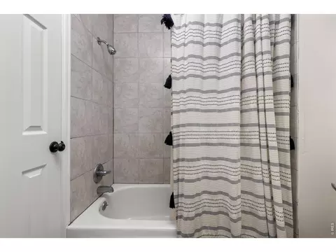 Bath - 4264 Monroe Dr #C, Boulder, CO 80303 photo 3 of 3
