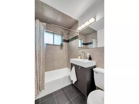 Bath - 110 Mohawk Dr, Boulder, CO 80303 photo 2 of 3
