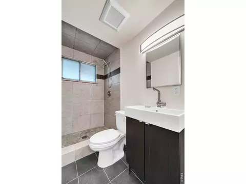 Bath - 110 Mohawk Dr, Boulder, CO 80303 photo 3 of 3