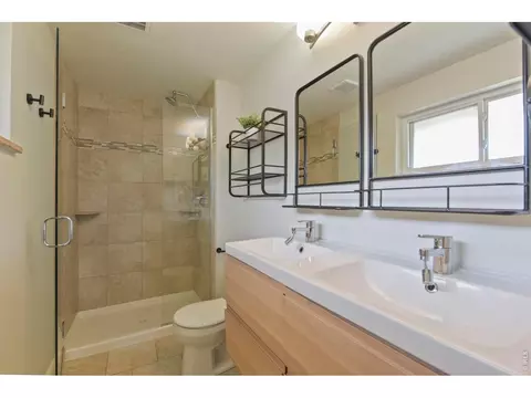 Bath - 2555 E Maplewood Ave, Centennial, CO 80121 photo 1 of 4