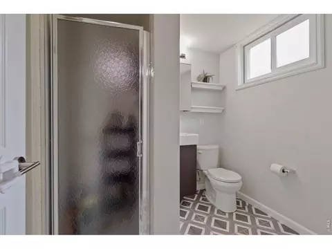 Bath - 2555 E Maplewood Ave, Centennial, CO 80121 photo 3 of 4