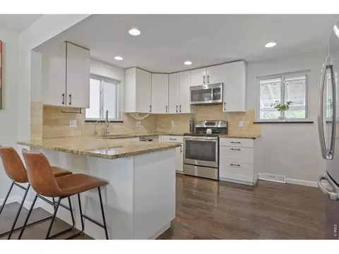Kitchen - 2555 E Maplewood Ave, Centennial, CO 80121 photo 2 of 4