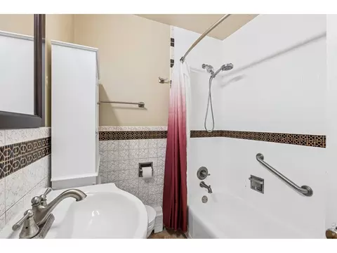 Bath - 441 Harvard Ln, Boulder, CO 80305 photo 2 of 3