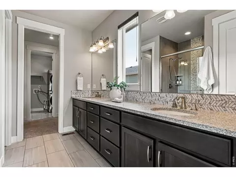 Bath - 326 Bronco Ct, Berthoud, CO 80513 photo 4 of 5