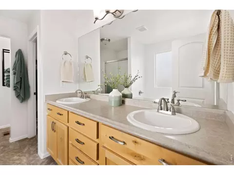 Bath - 1333 87th Ave, Greeley, CO 80634 photo 3 of 4