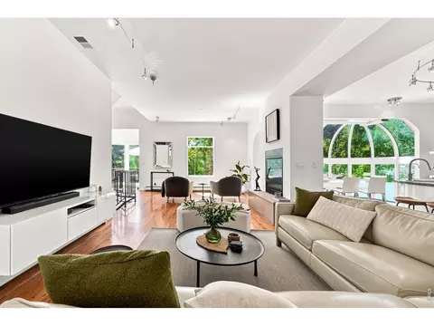 Living - 403 Mountain View Rd, Boulder, CO 80302 photo 3 of 6