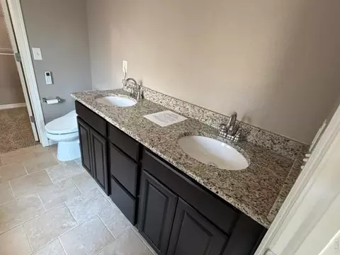 Bath - 1195 Green Mountain Rd, Windsor, CO 80550 photo 2 of 4