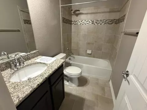 Bath - 1195 Green Mountain Rd, Windsor, CO 80550 photo 4 of 4