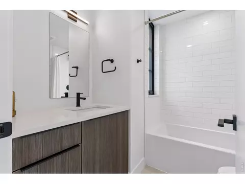Bath - 2128 Pearl St #B, Boulder, CO 80302 photo 5 of 7