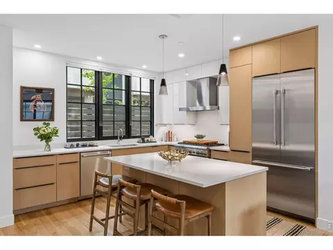 Kitchen - 2128 Pearl St #B, Boulder, CO 80302 photo 2 of 8