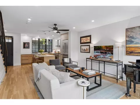 Living - 2128 Pearl St #B, Boulder, CO 80302 photo 4 of 4