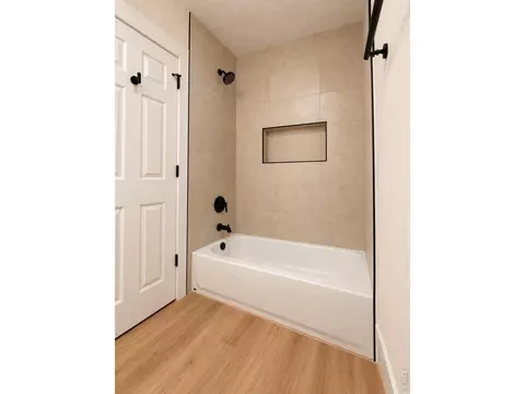 Bath - 2253 Smith Dr, Longmont, CO 80501 photo 6 of 10