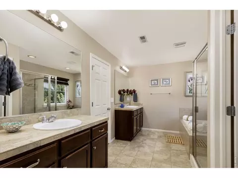Bath - 8709 Tack St, Longmont, CO 80504 photo 4 of 10