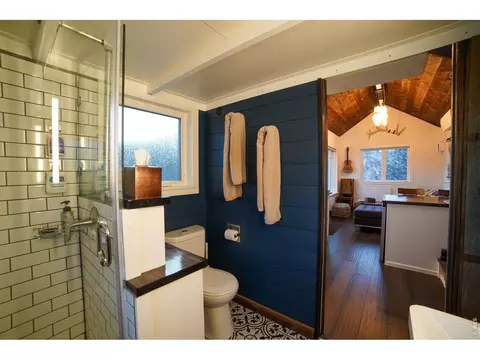 Bath - 560 Emerson Gulch Rd, Boulder, CO 80302 photo 3 of 3