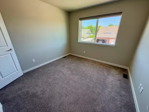 Bedroom - 333 Pyramid Peak St, Berthoud, CO 80513 photo 3 of 5