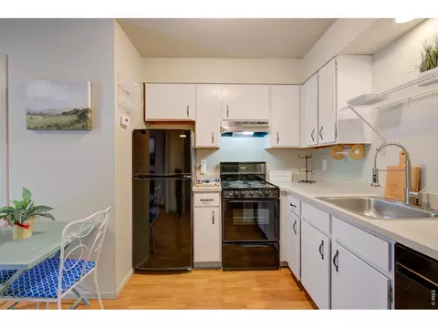 Kitchen - 2711 Mapleton Ave #1, Boulder, CO 80304 photo 2 of 2