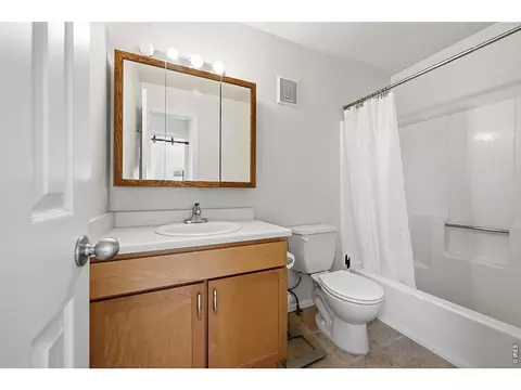 Bath - 948 North St #17, Boulder, CO 80304 photo 2 of 2